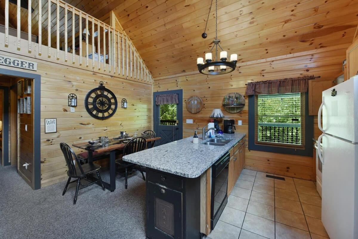 Ryes And Shine Bootlegger'S Cabin! Hot Tub* Pool* Arcade* Billiards *Ev * Pet Friendly Sevierville Eksteriør bilde