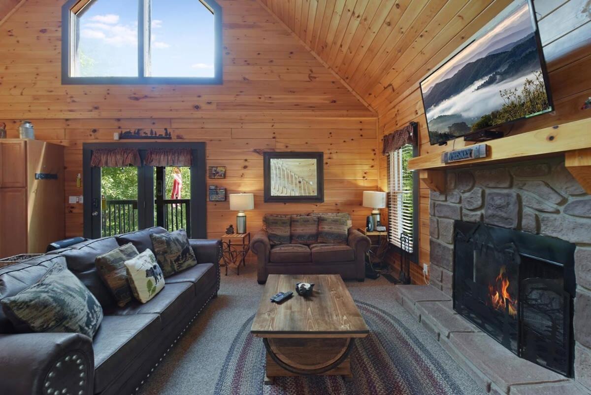 Ryes And Shine Bootlegger'S Cabin! Hot Tub* Pool* Arcade* Billiards *Ev * Pet Friendly Sevierville Eksteriør bilde