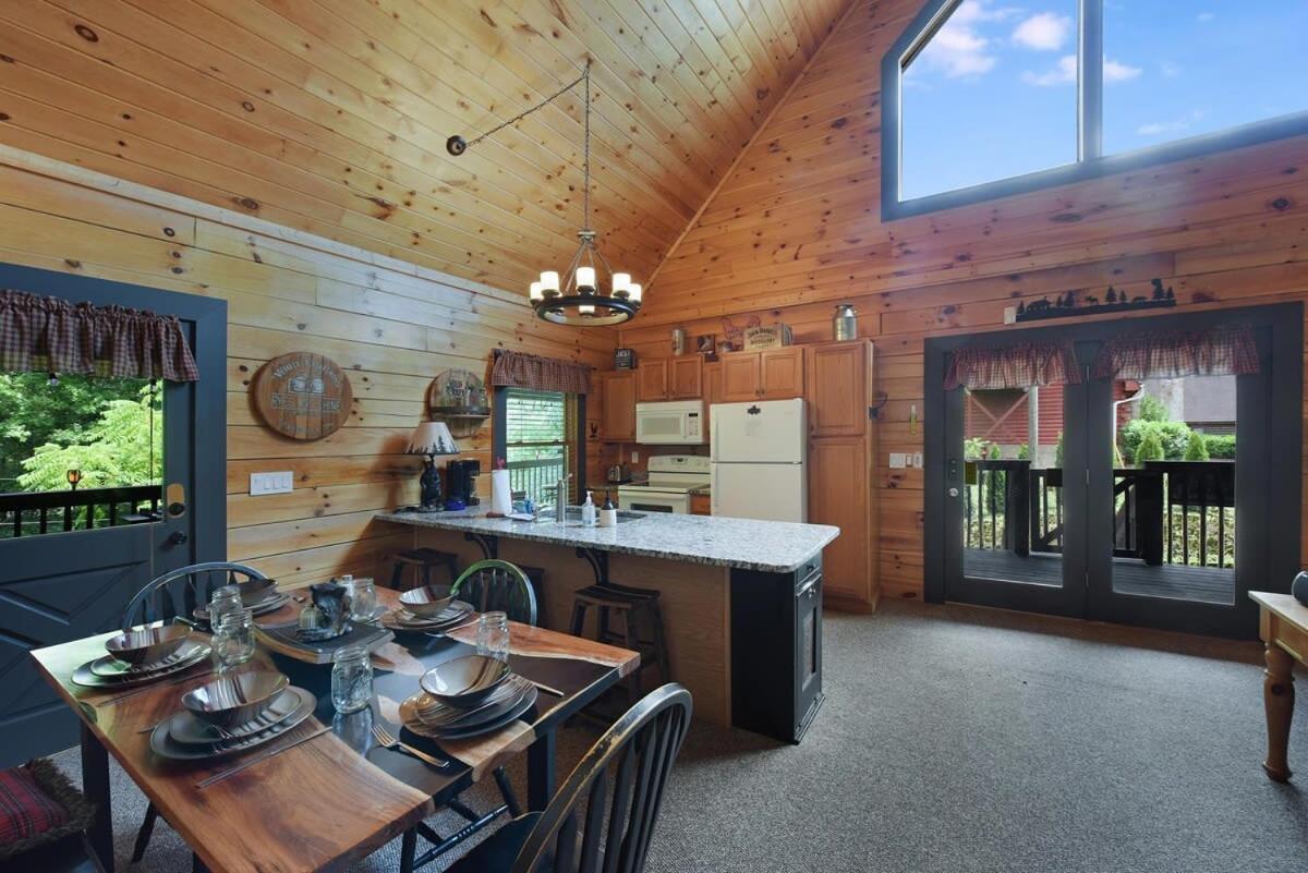 Ryes And Shine Bootlegger'S Cabin! Hot Tub* Pool* Arcade* Billiards *Ev * Pet Friendly Sevierville Eksteriør bilde