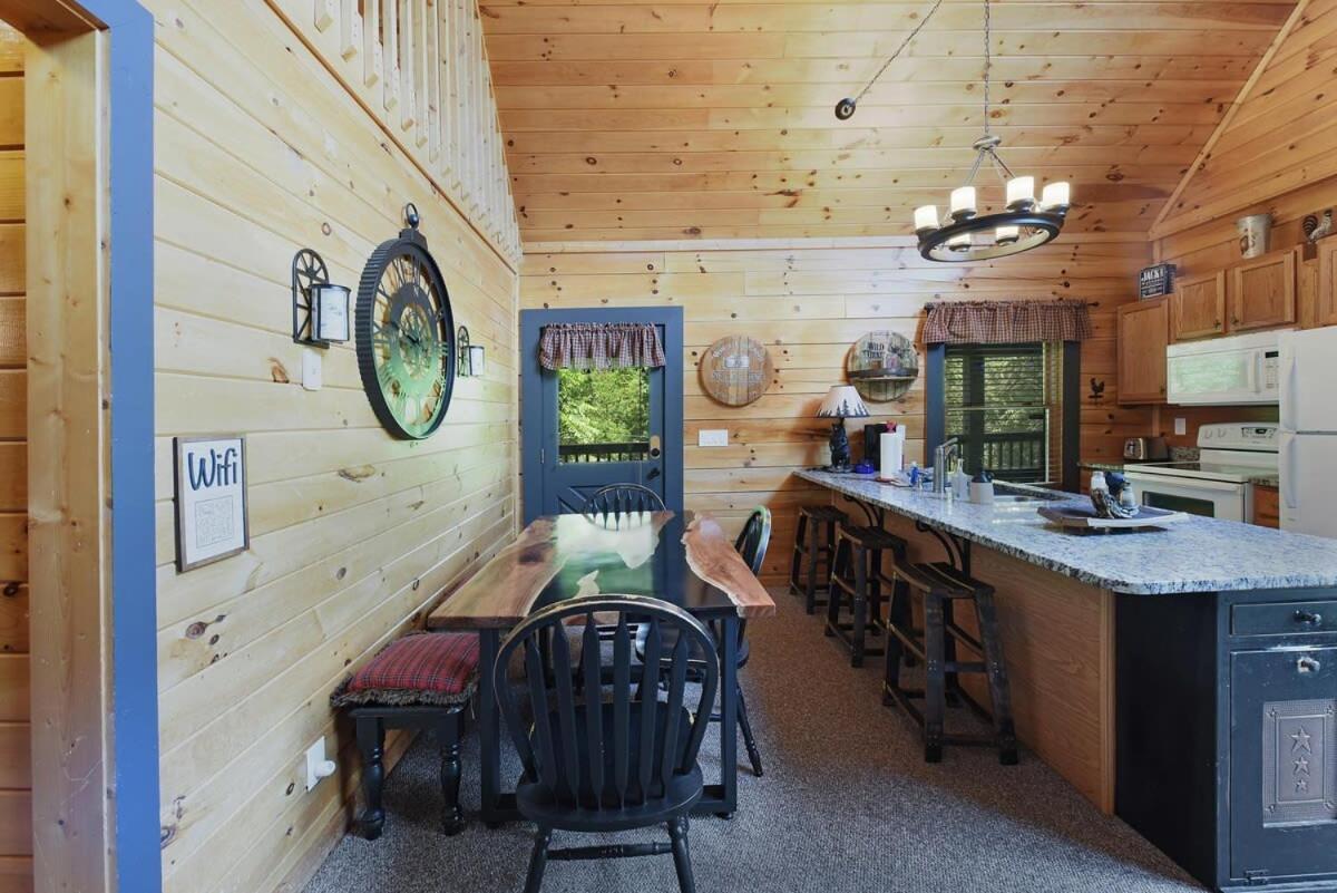 Ryes And Shine Bootlegger'S Cabin! Hot Tub* Pool* Arcade* Billiards *Ev * Pet Friendly Sevierville Eksteriør bilde